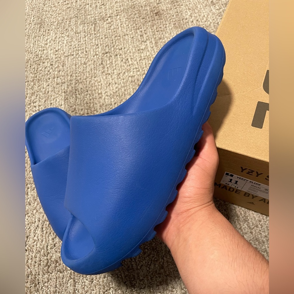 Men’s Yeezy azure slides
